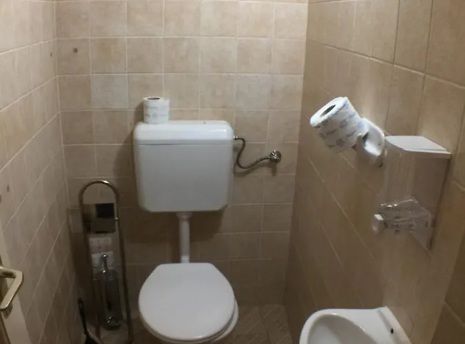 فندق مبيت وإفطار Patavar Panzio Etterem