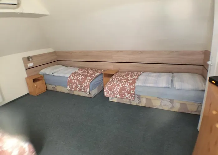 Patavar Panzio Etterem فندق مبيت وإفطار