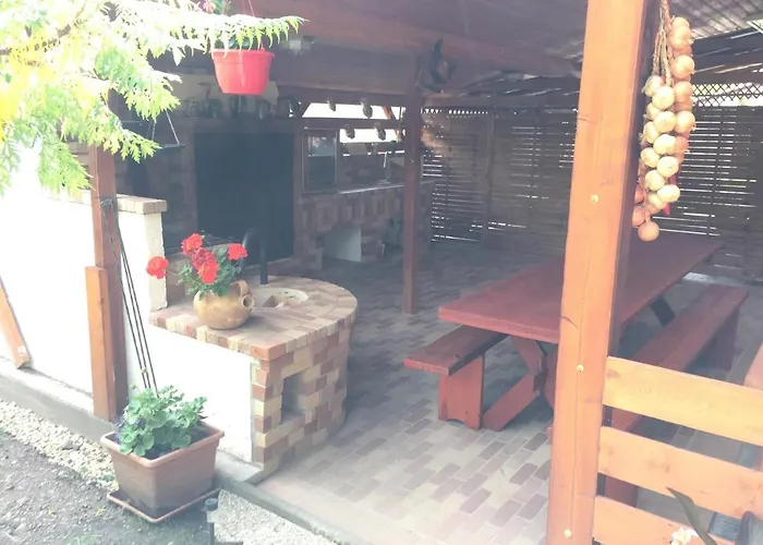 Patavar Panzio Etterem فندق مبيت وإفطار 3*