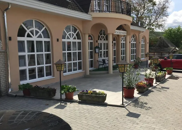 Patavar Panzio Etterem فندق مبيت وإفطار Gyongyospata