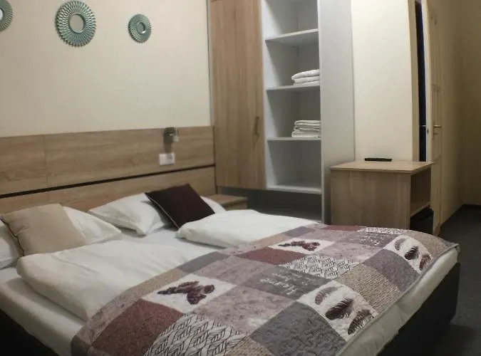 فندق مبيت وإفطار Patavar Panzio Etterem