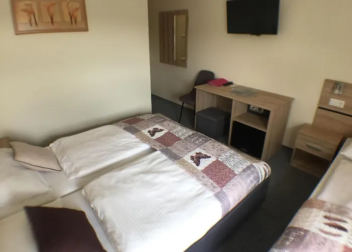 Patavar Panzio Etterem فندق مبيت وإفطار 3*