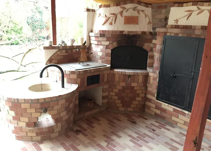 Patavar Panzio Etterem فندق مبيت وإفطار 3*