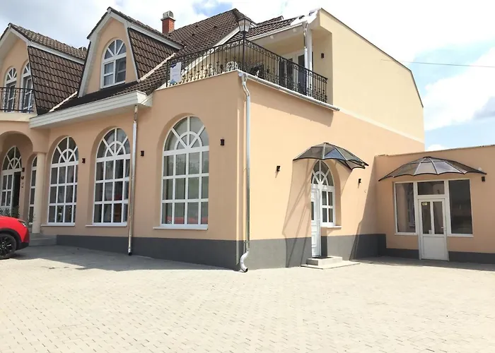 Patavar Panzio Etterem فندق مبيت وإفطار