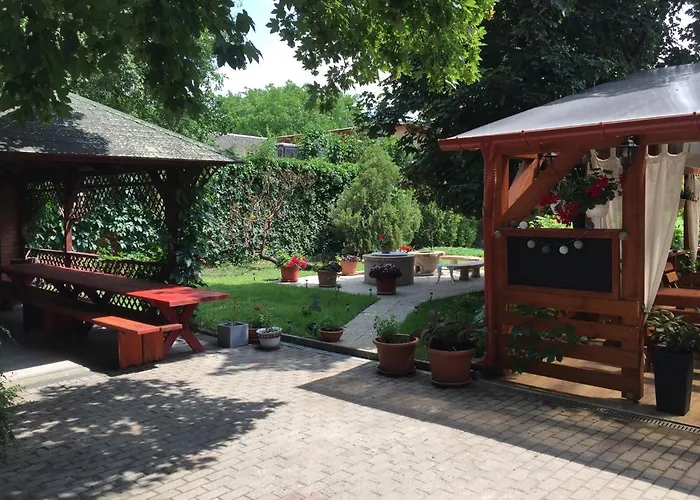 Patavar Panzio Etterem فندق مبيت وإفطار 3*