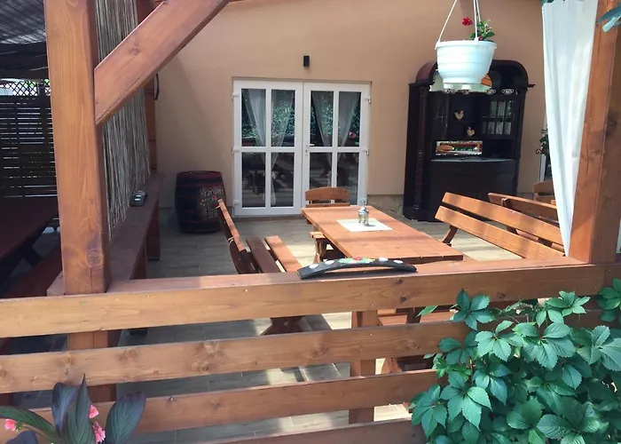 Patavar Panzio Etterem فندق مبيت وإفطار 3*