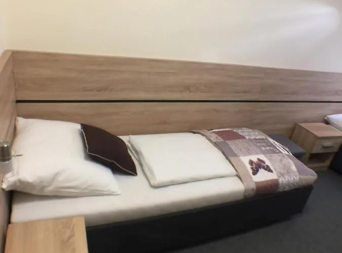 Patavar Panzio Etterem فندق مبيت وإفطار